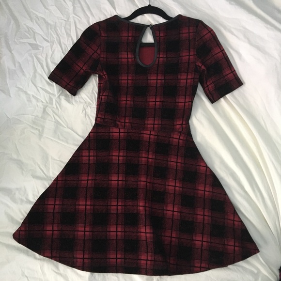 Plaid red and black flair dress open whole back - Picture 2 of 3